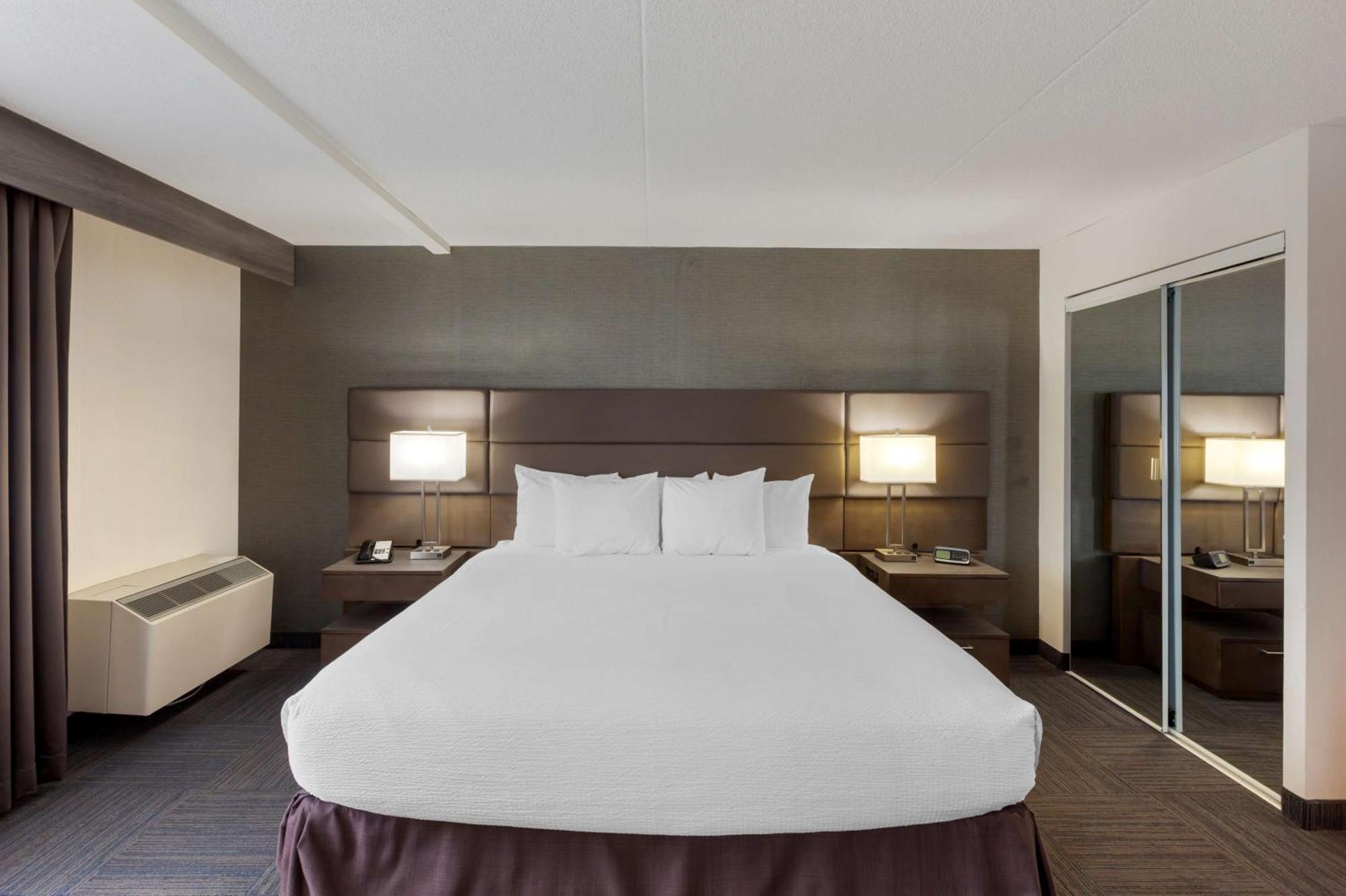 Best Western Plus Toronto Airport Hotel Mississauga Dış mekan fotoğraf